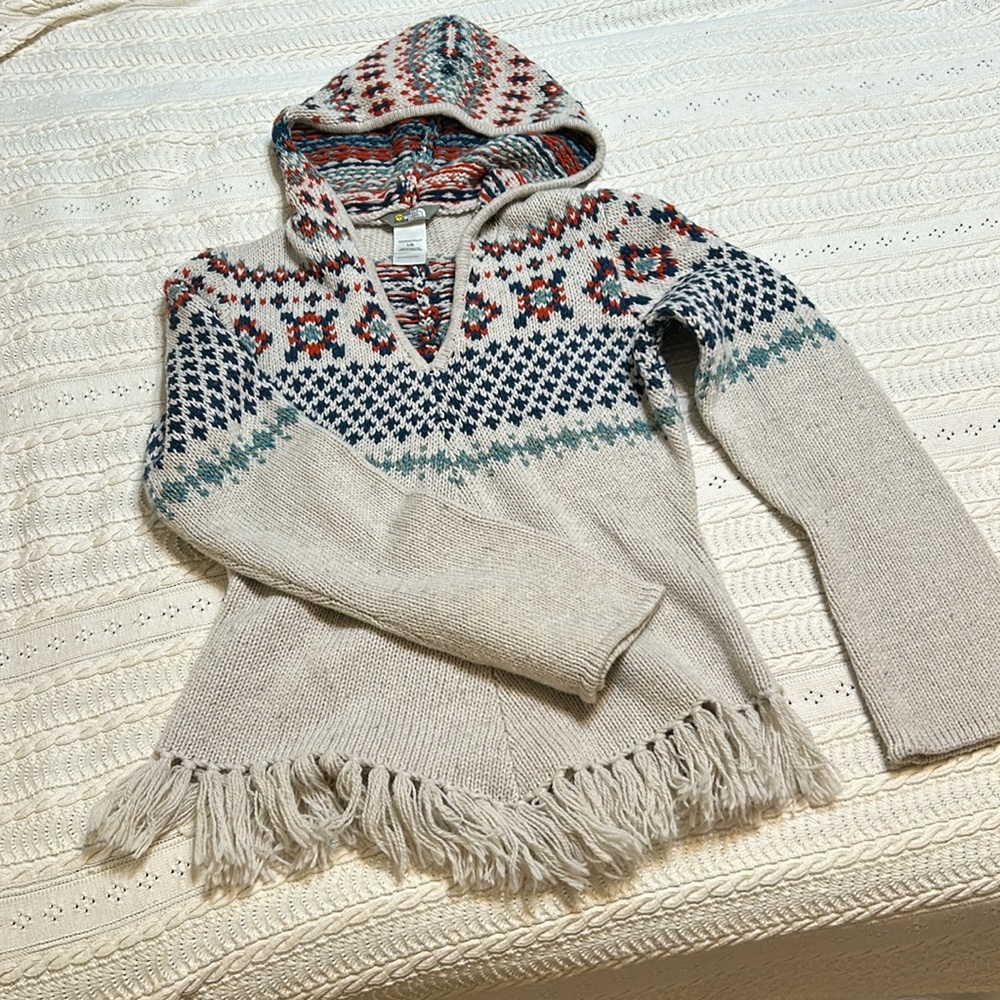 🎉HOST PICK!🎉 North Face v-neck hoodie sweater w/fringe.  Size L